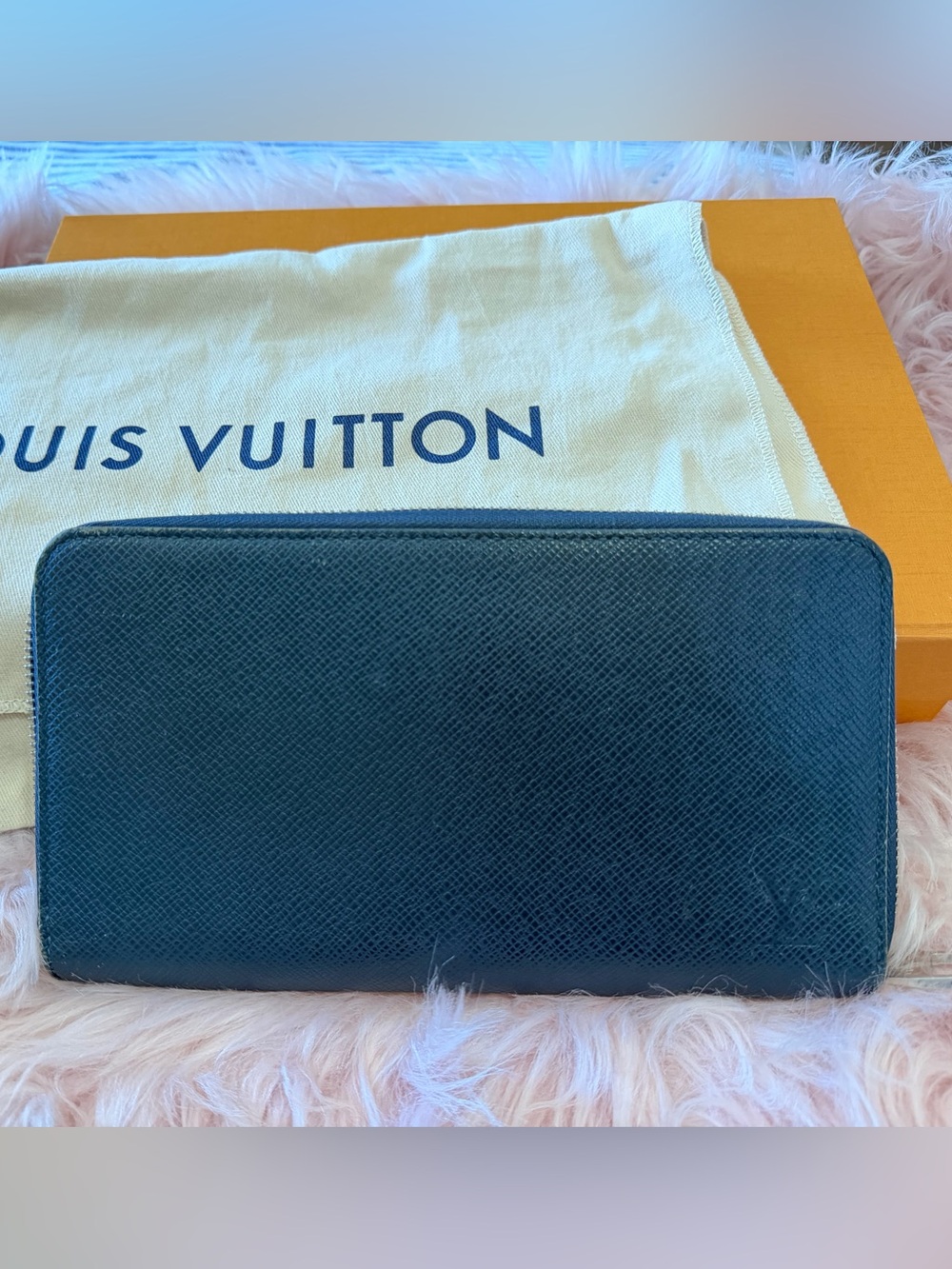 💙🖤💙Louis Vuitton Zippy Organizer Wallet in Taiga Leather💙🖤💙